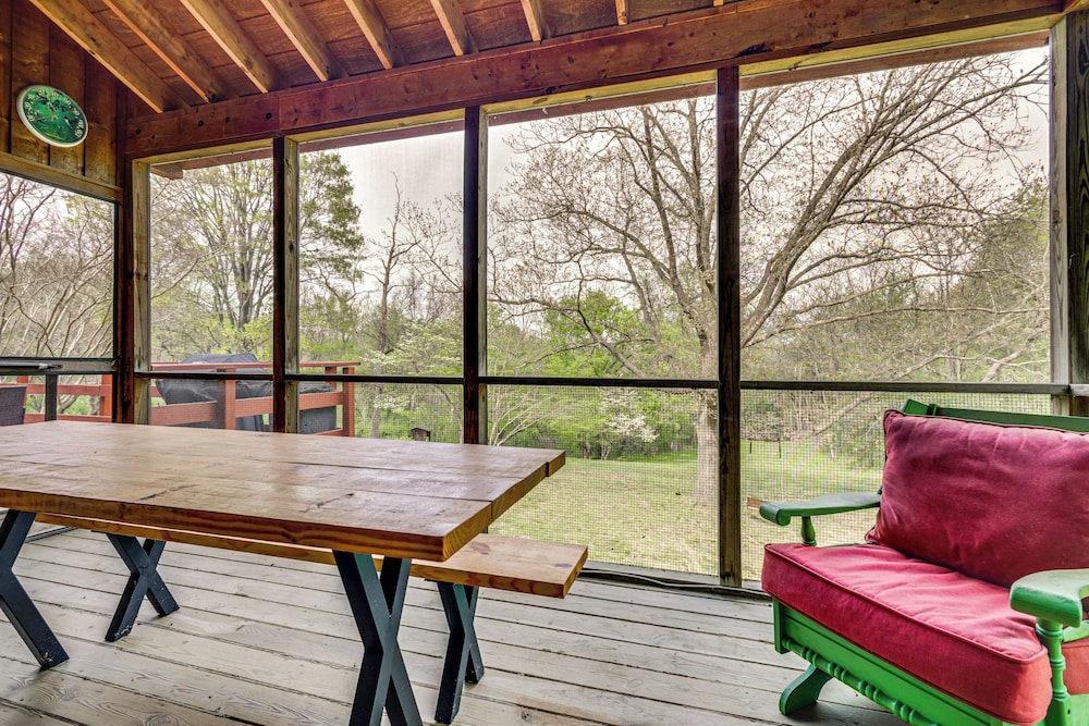 11 Mi to Massanutten: Peaceful Cabin w/ Deck