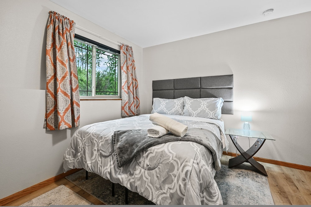 Mosinee Woodland Escape - Lower Suite