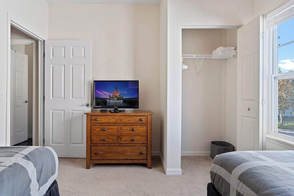 Welcoming 4 BR Sleeps 10 Guests