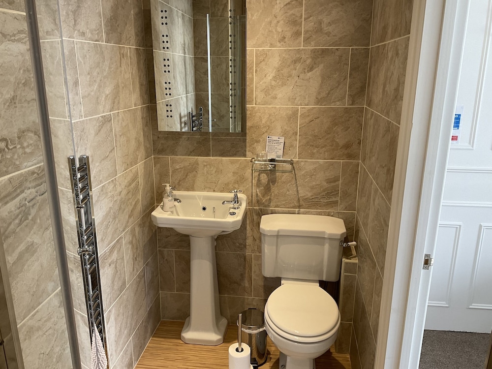 Glenora Guest House