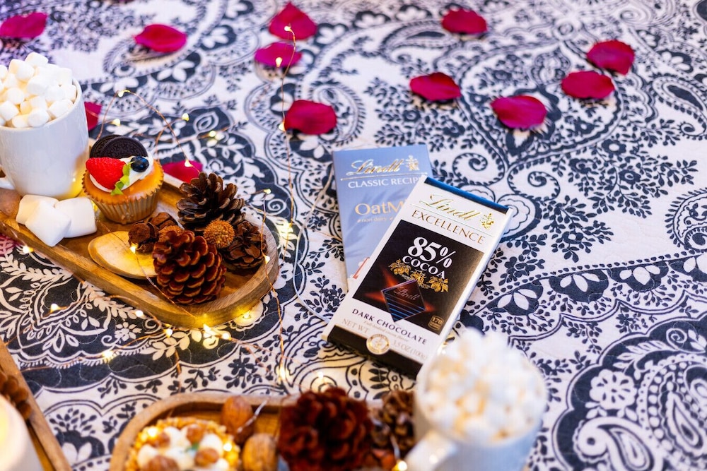 Couples Refuge by Ghosal Luxury Lodging