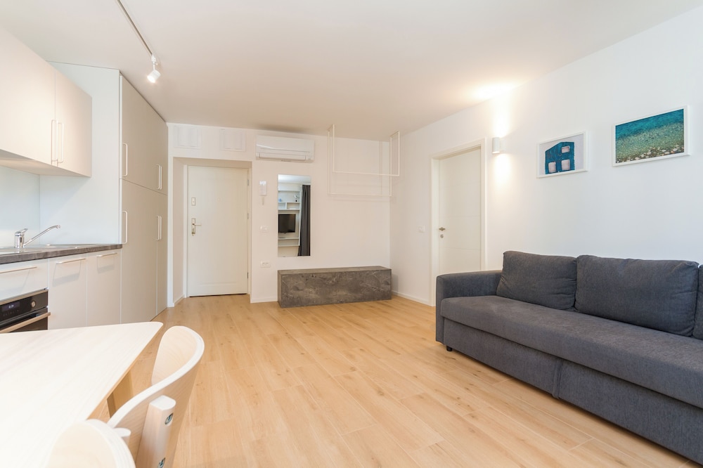 Premium City Center Apartment Tartini 2 view 5