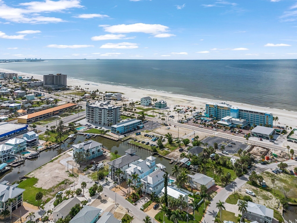 571 Seabatical: Canal Front With Pool! 5 Bedroom Home