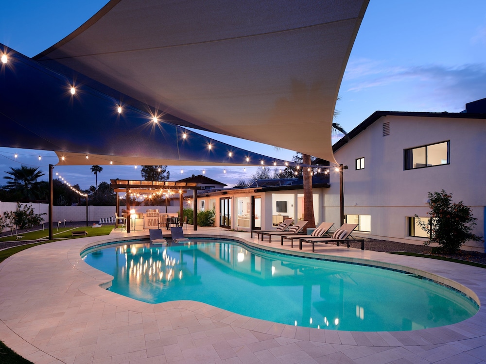 Sunburst Estate - Pool - Hot Tub - Tons of Games!