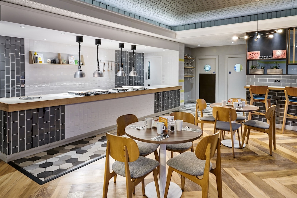 Taunton Vacations - Holiday Inn Taunton, an IHG Hotel - Property Image 2