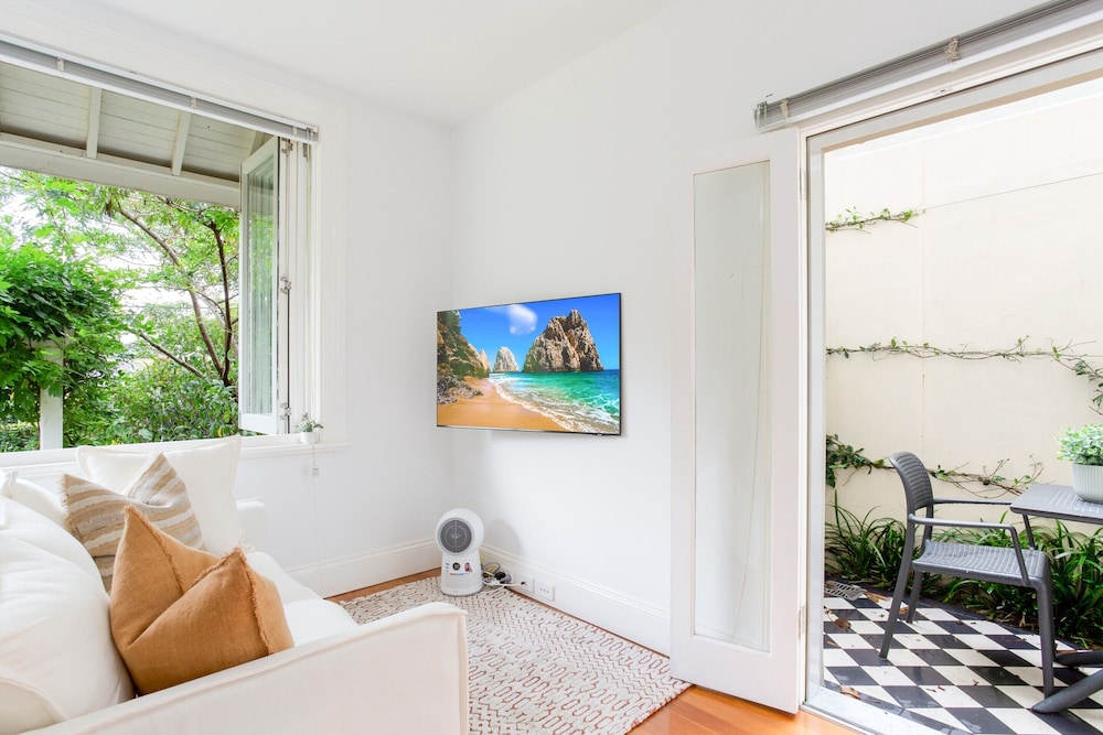 Cosy Inner West Studio With Courtyard