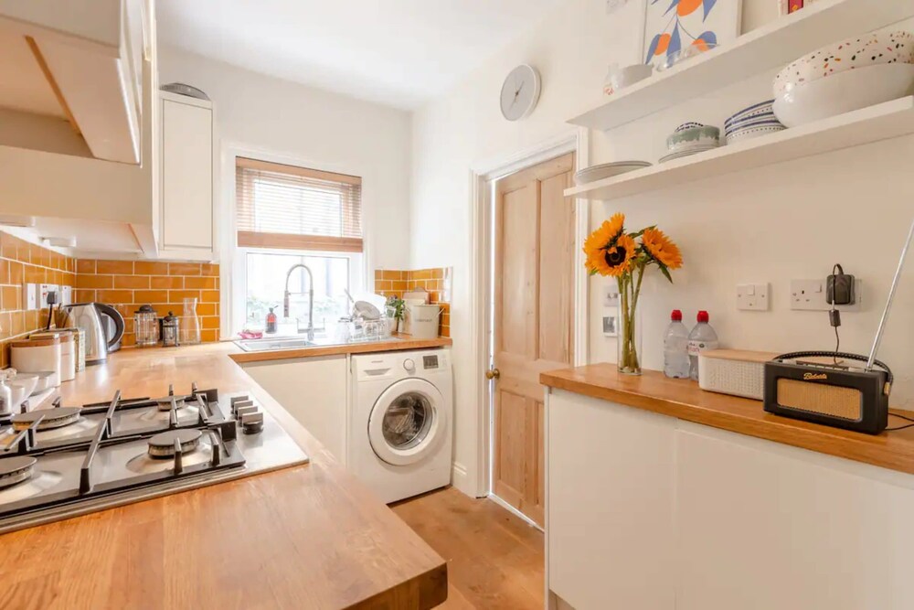 Newly Renovated 2 Bedroom Apartment in Earlsfield With Garden