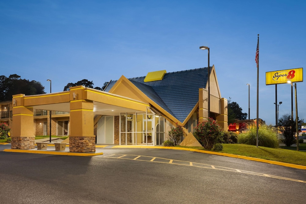 Econo Lodge view 2