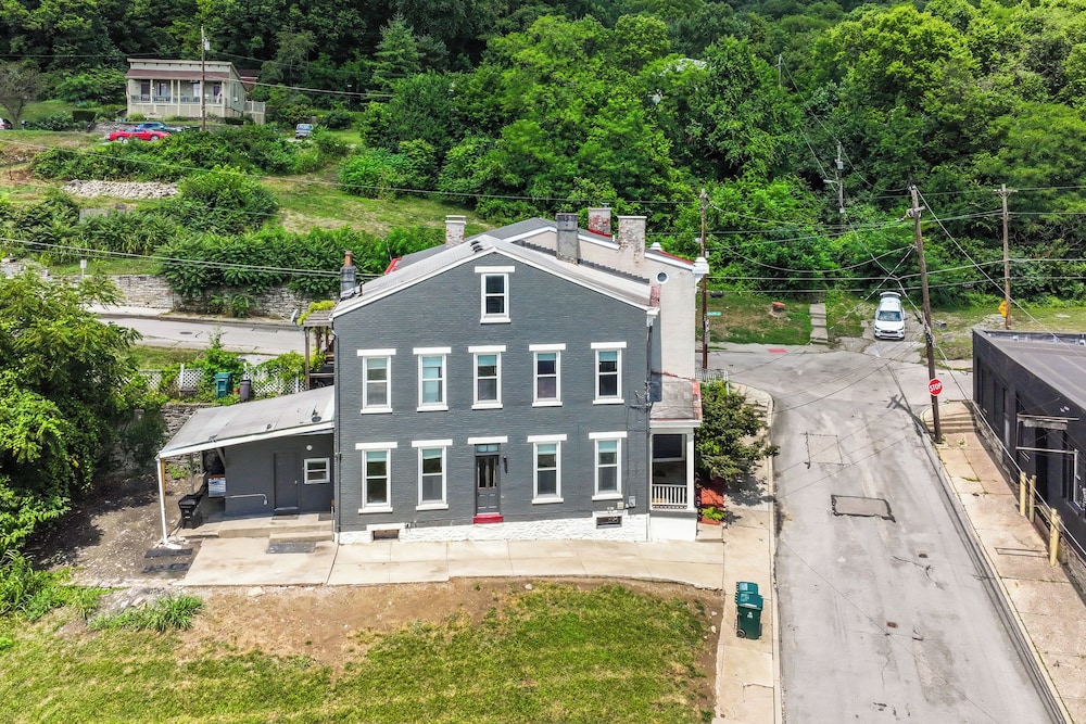 Game Days, Grubs & More: Updated Cincinnati Home!