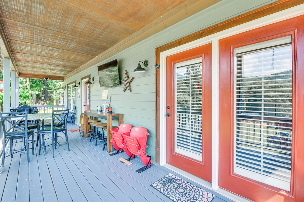 Hiawassee Cabin Near Lake Chatuge + AT Trailheads