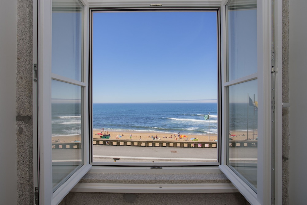 Liiiving-Luxury Beachfront Apartment III