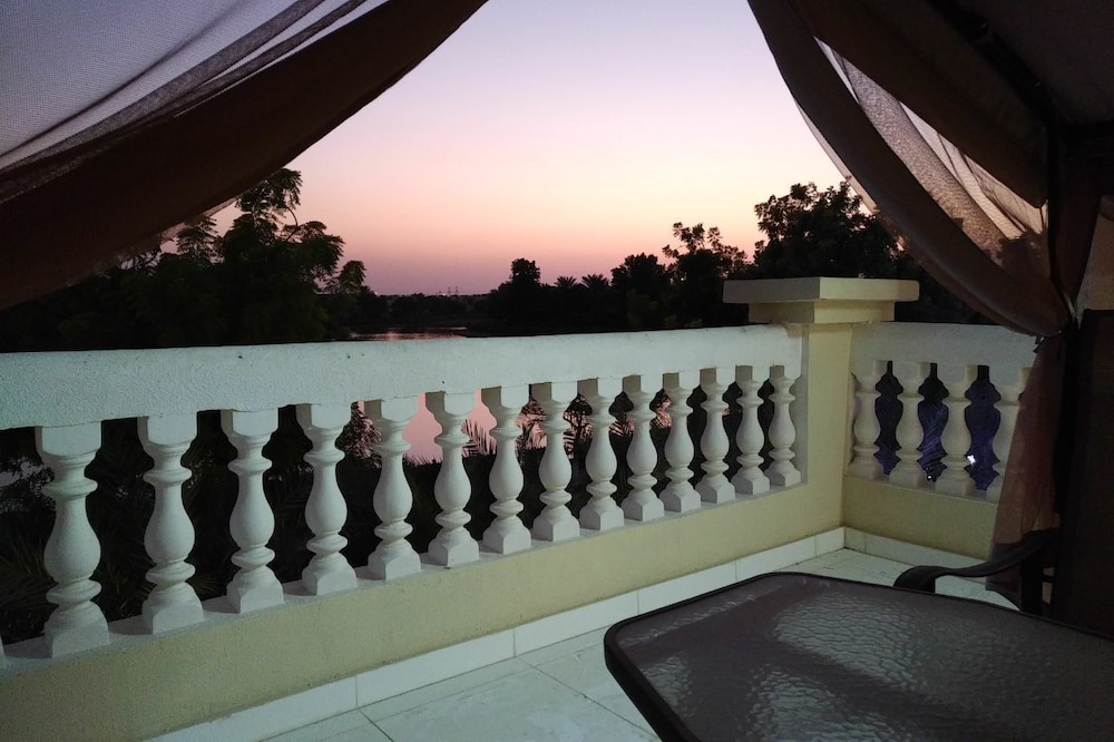Emirates Hills Lake View Villa