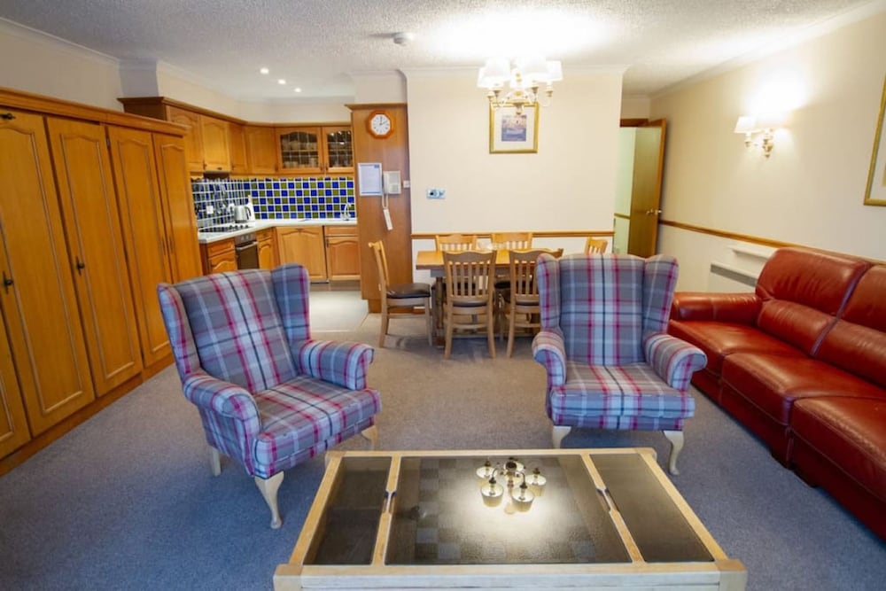 Loch Rannoch Highland Club Red Squirrel Lodge 02