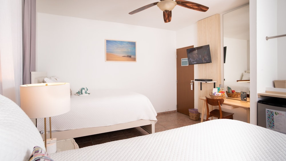 Lazy Parrot Inn - Property Image 40