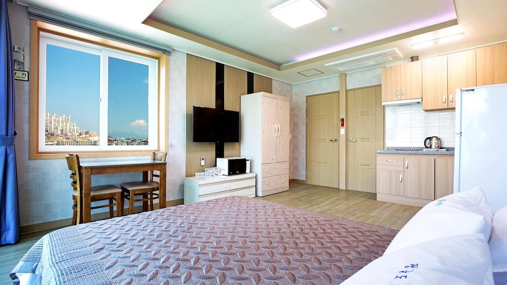 Yeosu Janggun Island Pension