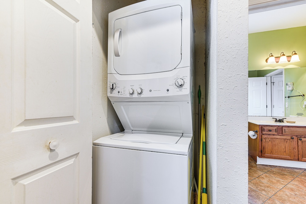Golfer's Oasis 1 Mi to Ocean: River Creek II Condo