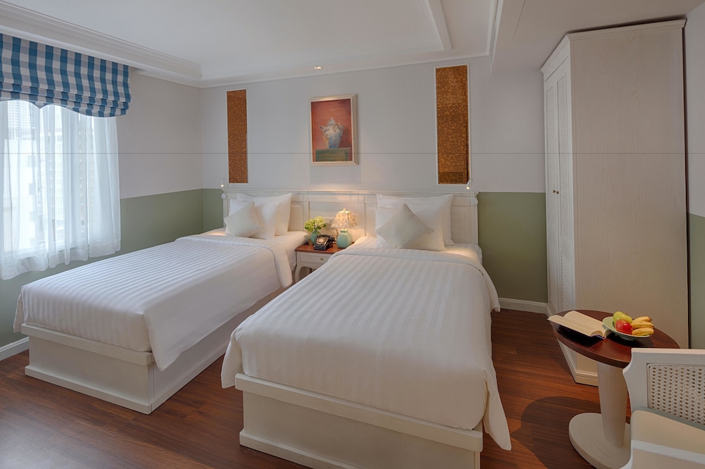 Au Lac Charner Hotel 76