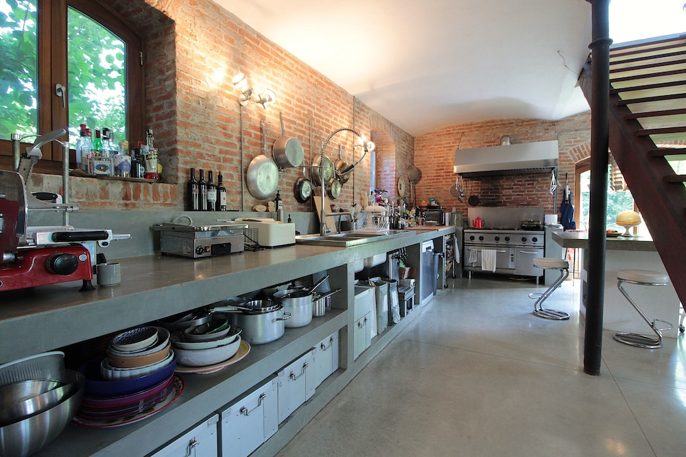 Villa Poggio Zucchino Pool and Wellness Piacenza