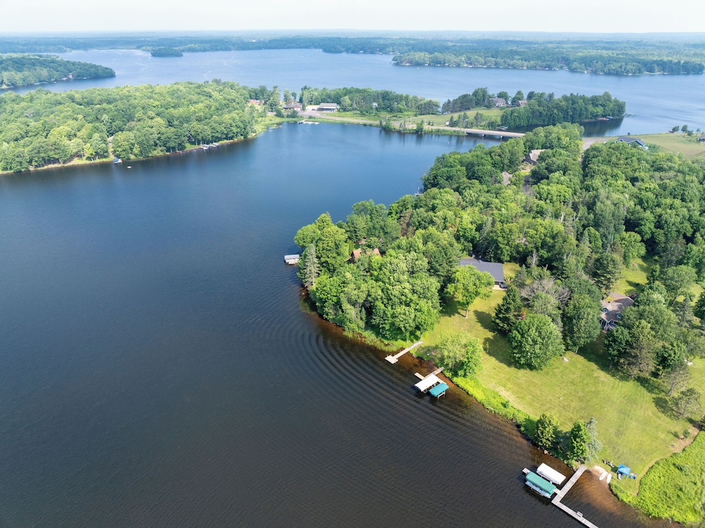 Modern Lakehouse Retreat on Lake Namakagon With Private Hot Tub