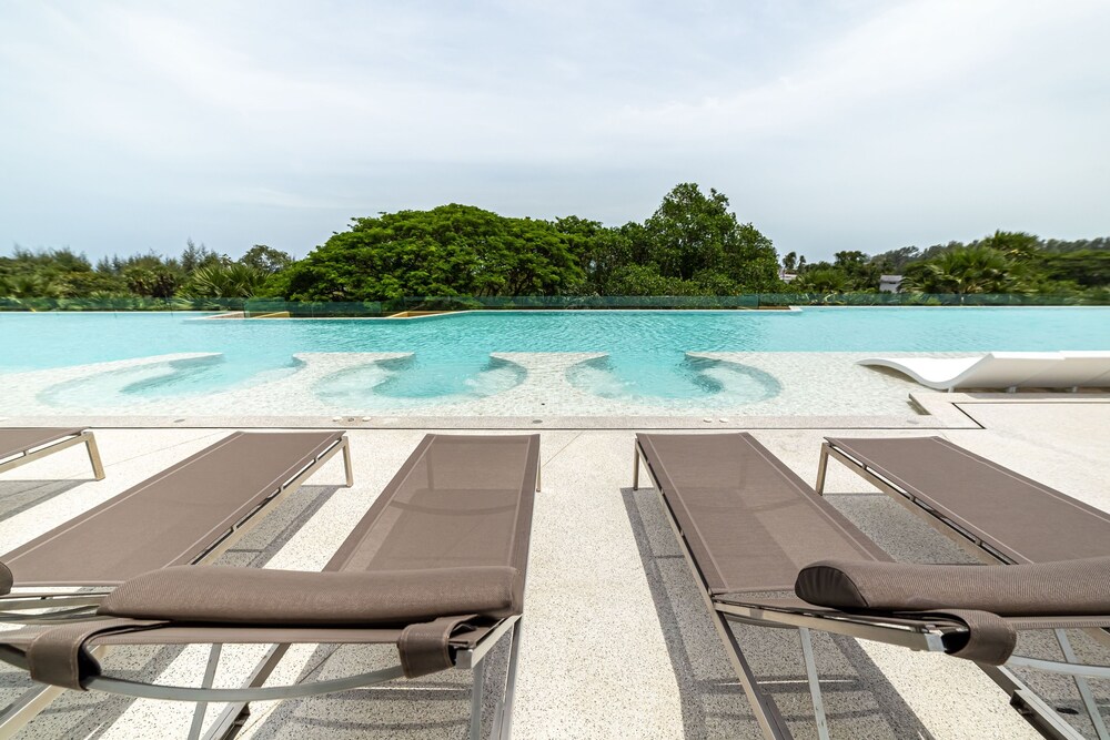 Seaside 2BR 200 m to BangTao beach