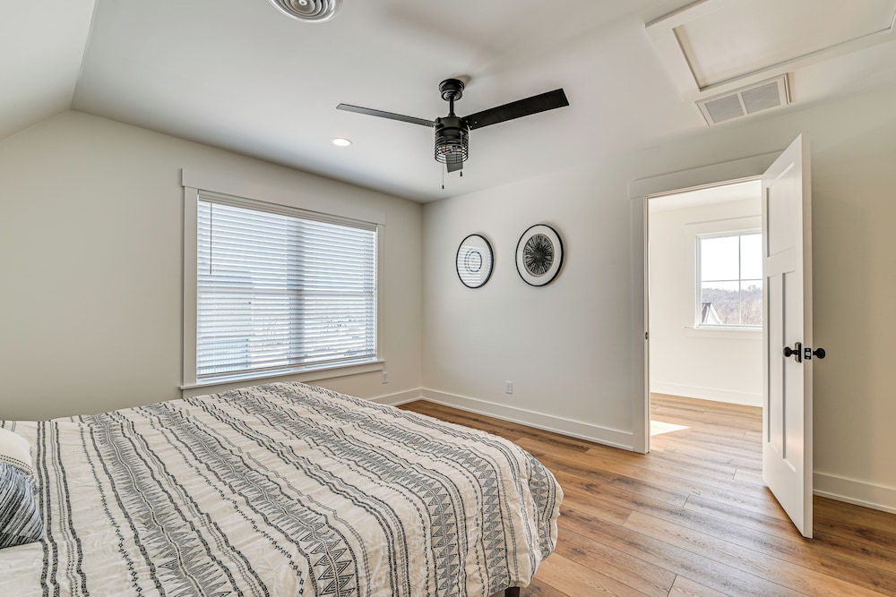 Spacious Home in Paradise Grove Nolin Lake!