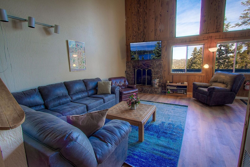 Lake Tahoe Vacations - Life's Better The Milky Way 4 Bedroom Condo by RedAwning - Property Image 1