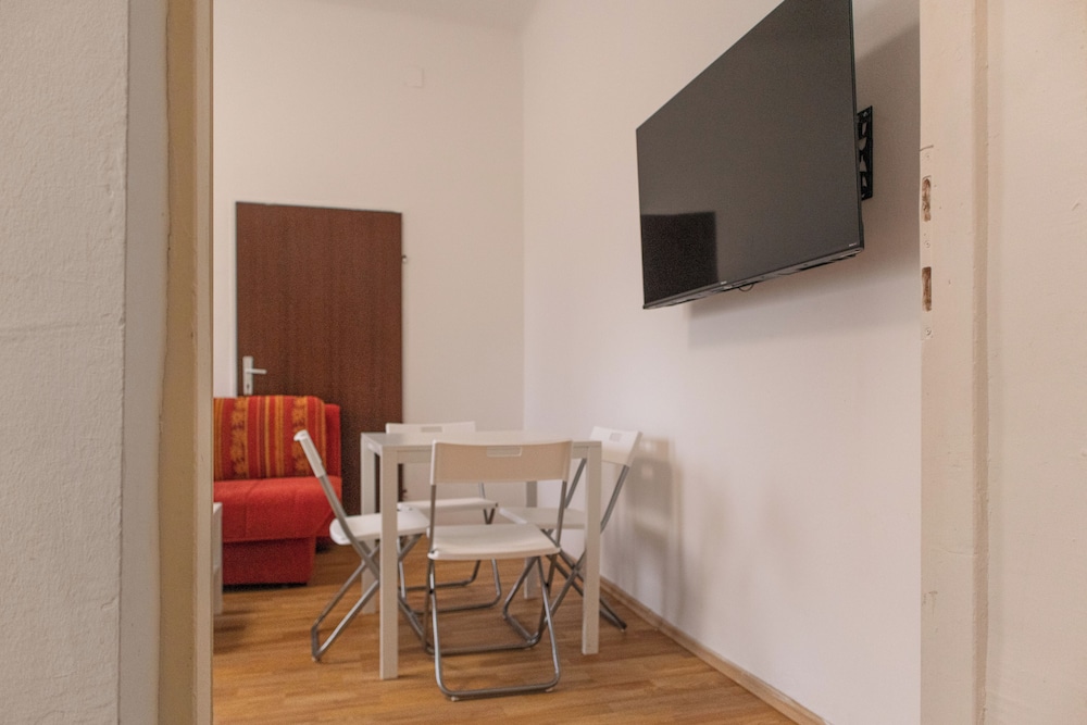 Modern 2BR Apartment Near Millennium