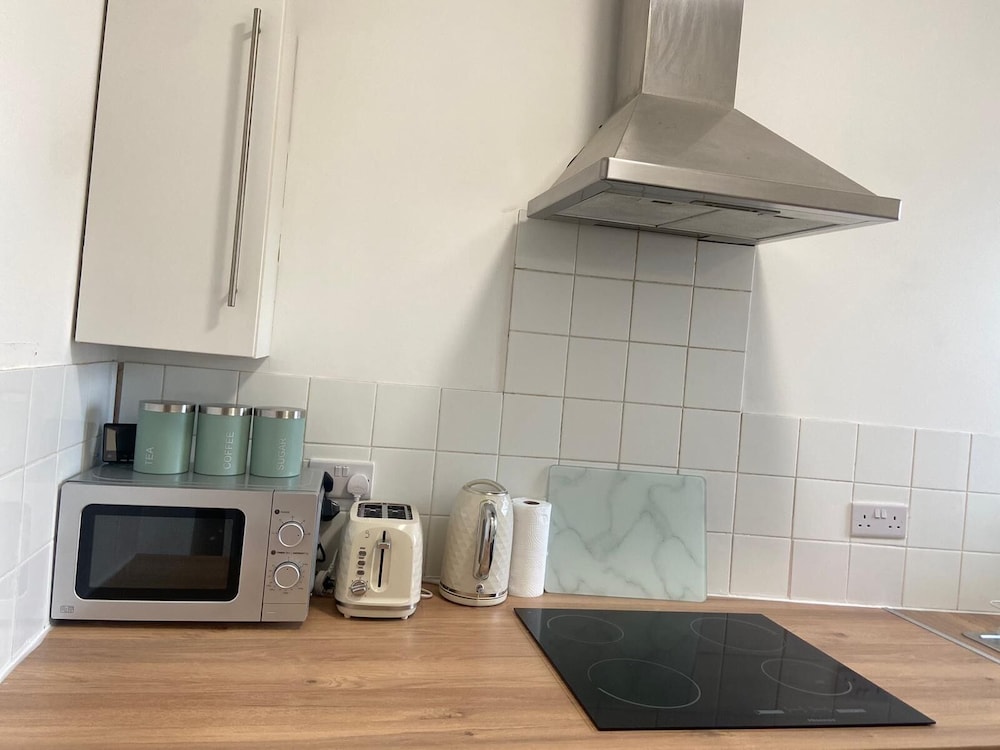 Stunning 2-bed Apartment in Twickenham view 5