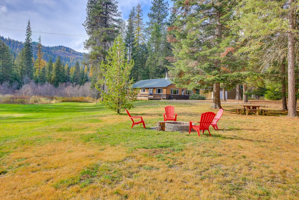 Scenic Priest Lake Vacation Rental: Deck  Views! - Property Image 7