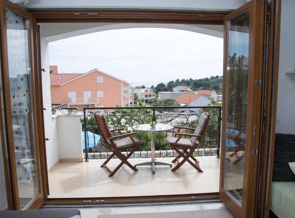 Spacious and Tranquil Apartments With Shared Pool