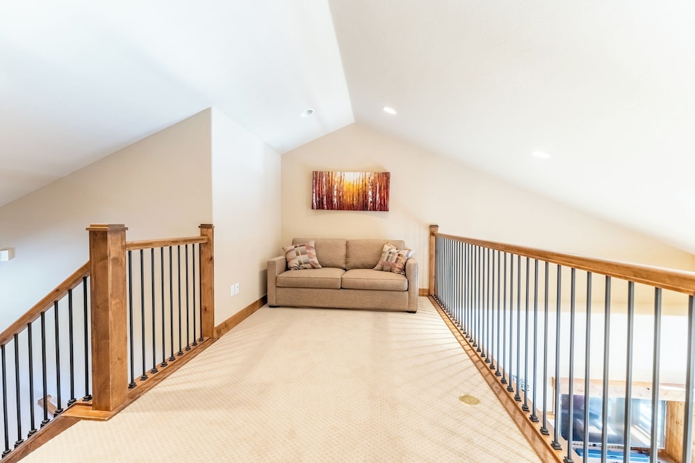 223 Caravelle Drive