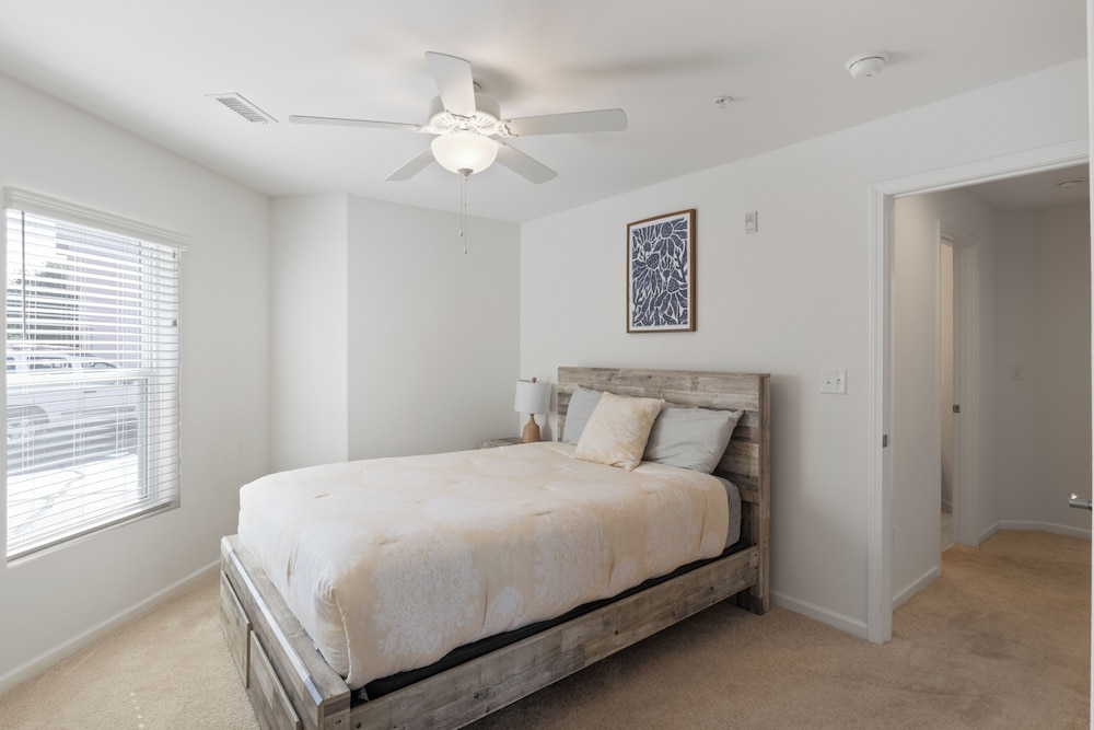 Central Location, Pool Access & Breathtaking Views