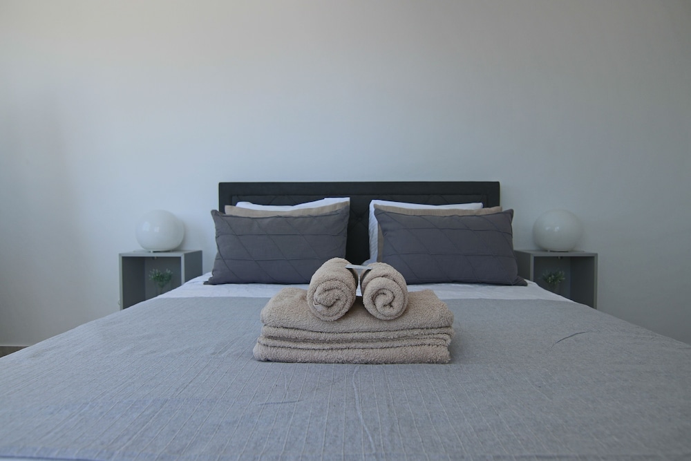 Phaedrus Living: Luxury Maisonette Lighthouse 60