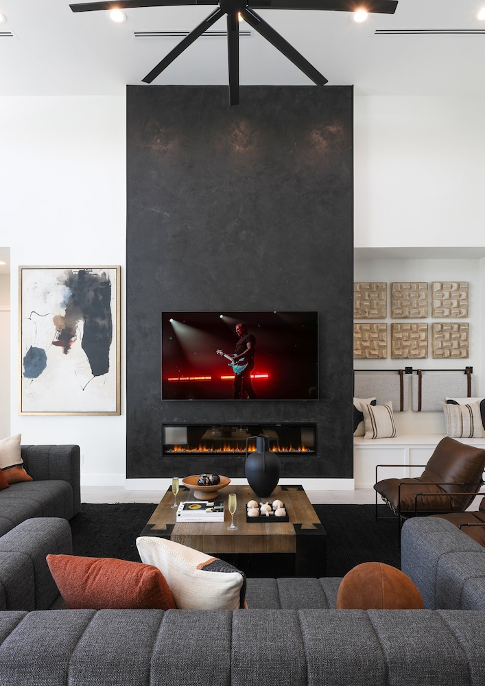 Ember-pool Heat Available-in North Scottsdale