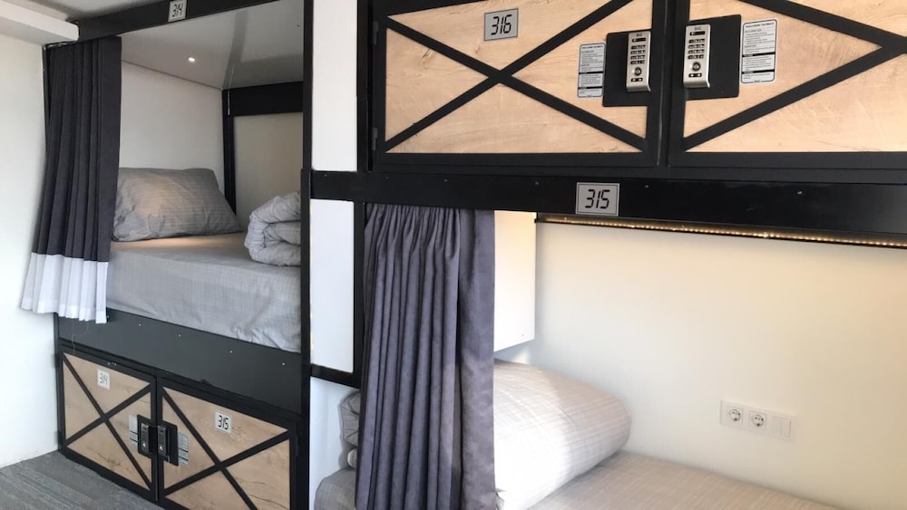 musk hostel