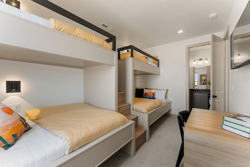 Country Is Cool Again 5 Bedroom Townhouse