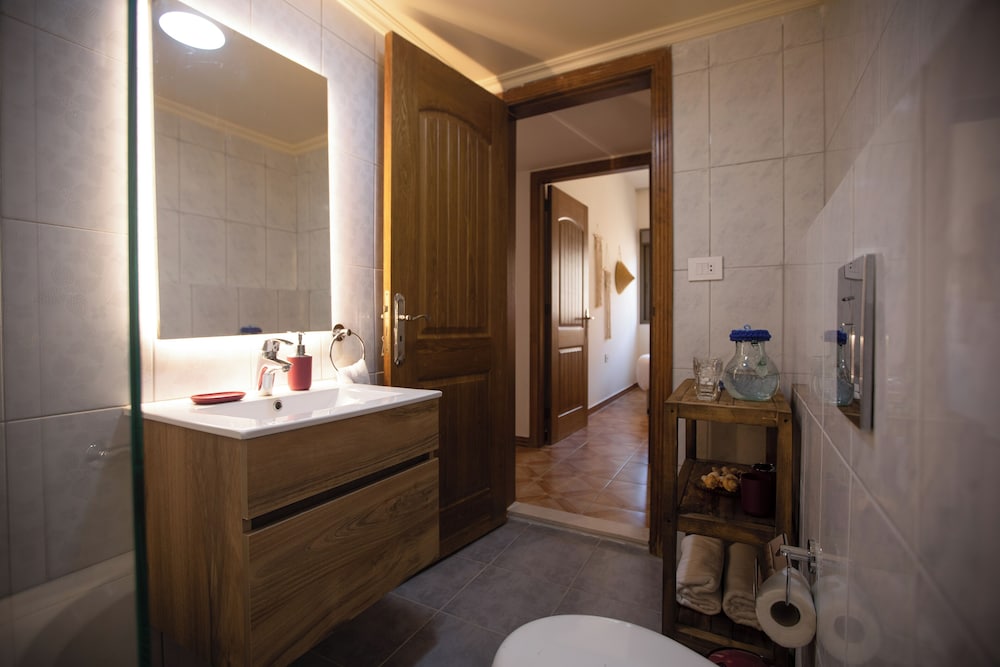 Akl - Chic Apts & Balconies in Batroun