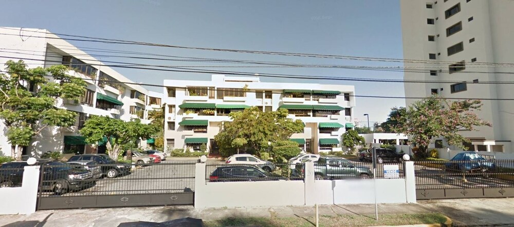 "park / Smart Tv / Wifi / Parking / Elegant / Sofa" view 4