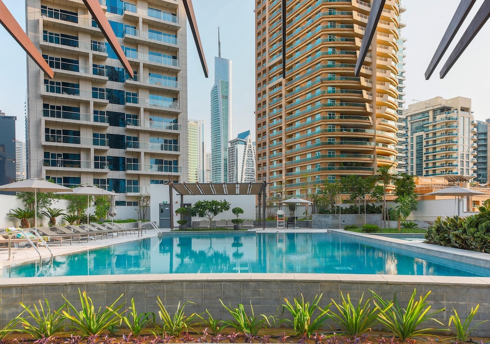 Big Bright Luxury Marina View Apt Near Beach