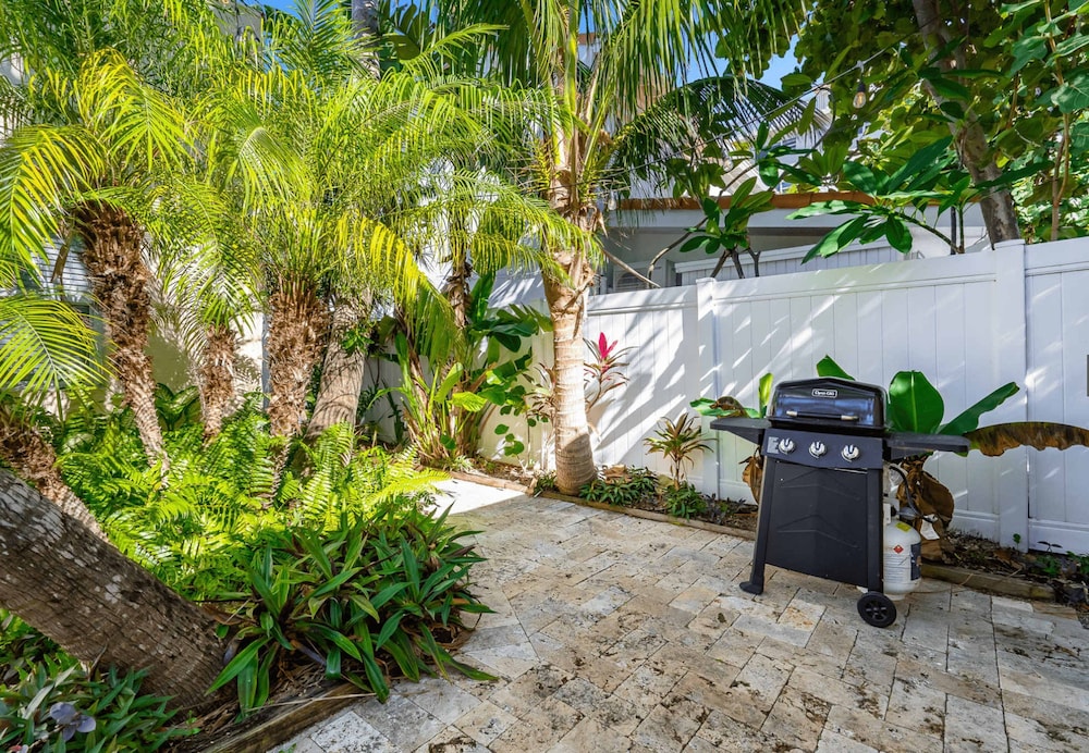 Beach House on the Beach for 8 People With Jacuzzi