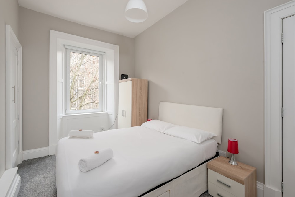 Silver Lining Apartment near Holyrood view 2