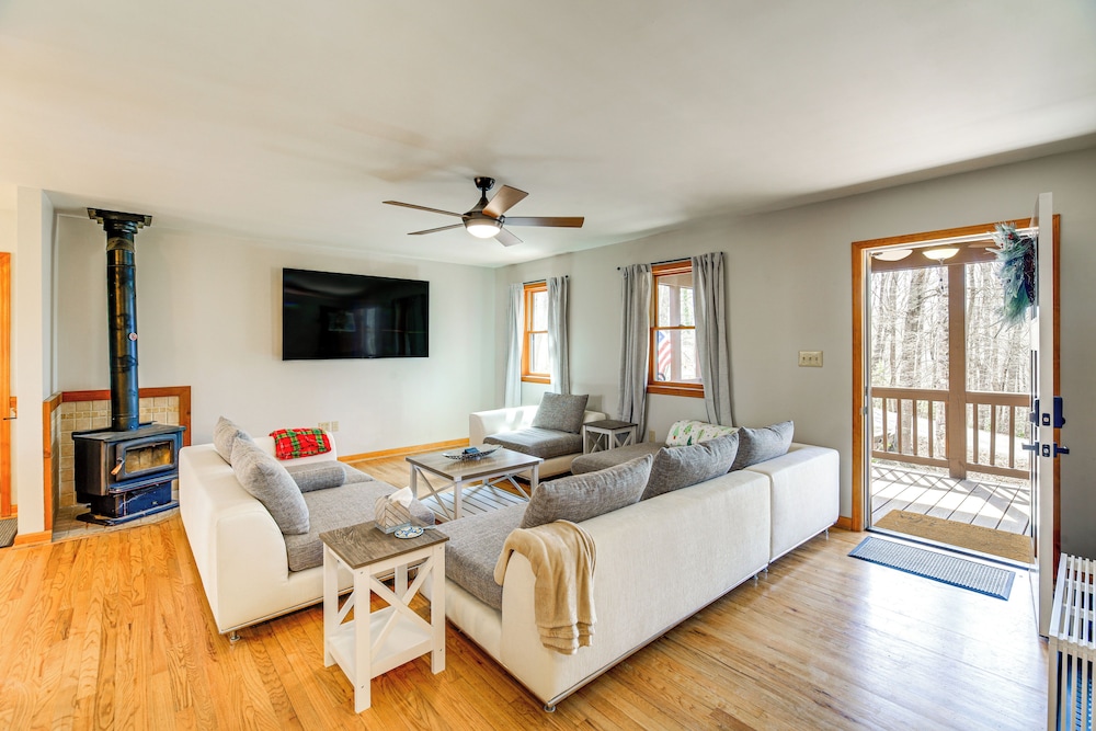 Deer River Retreat: Cabin Feel w/ Modern Touches
