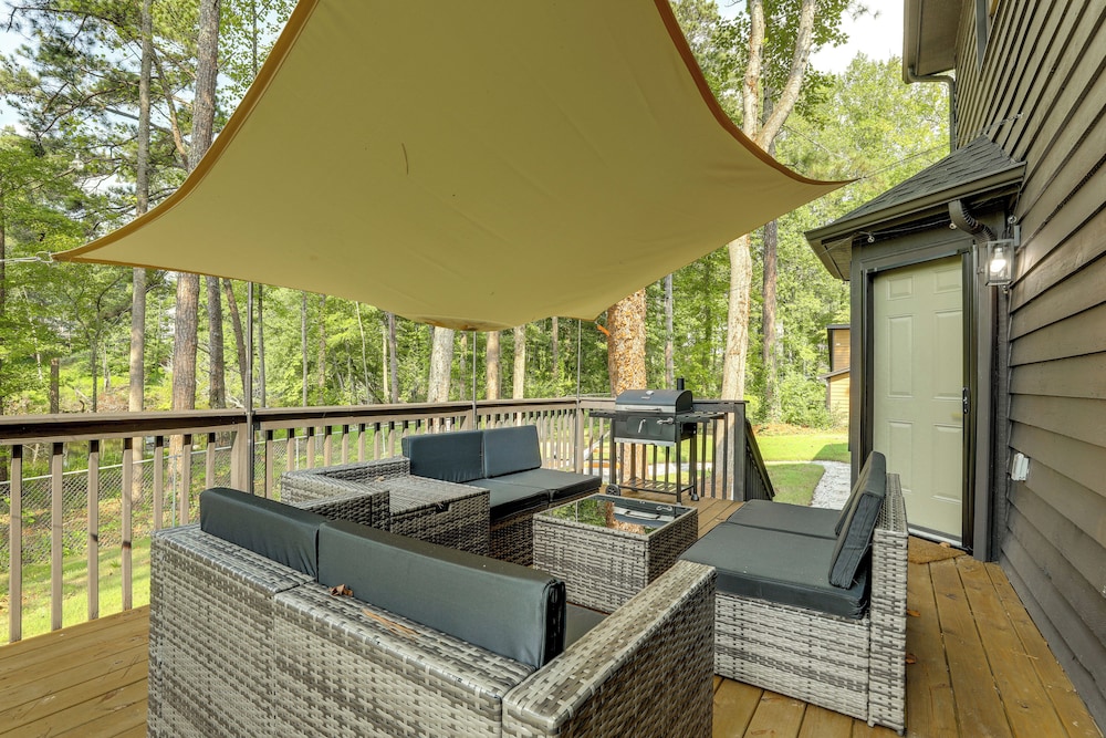 5 Mi to Stone Mountain: Lakefront Family Home