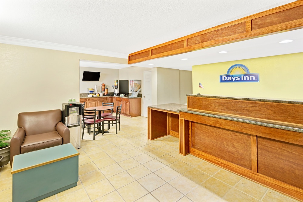 Days Inn by Wyndham Overland Park/Metcalf/Convention Center - Property Image 20