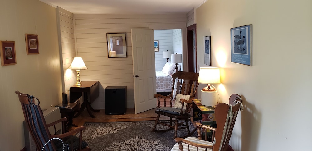 Hawks House Inn
