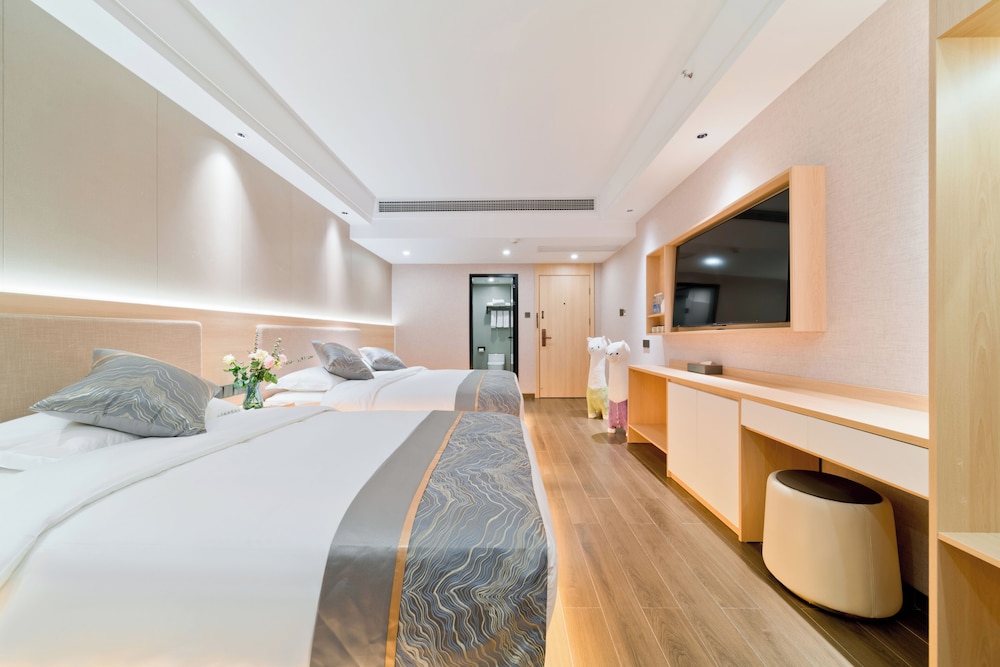 Yangshuo Mountain and City Resort