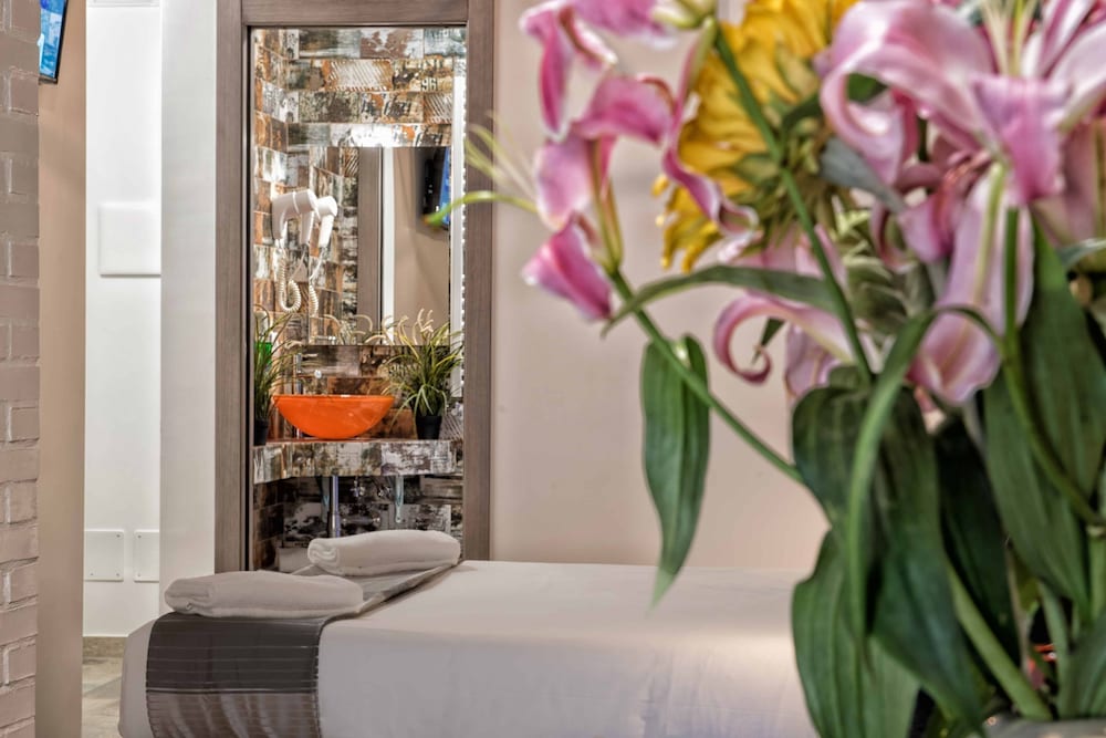 StarHome NAVONA