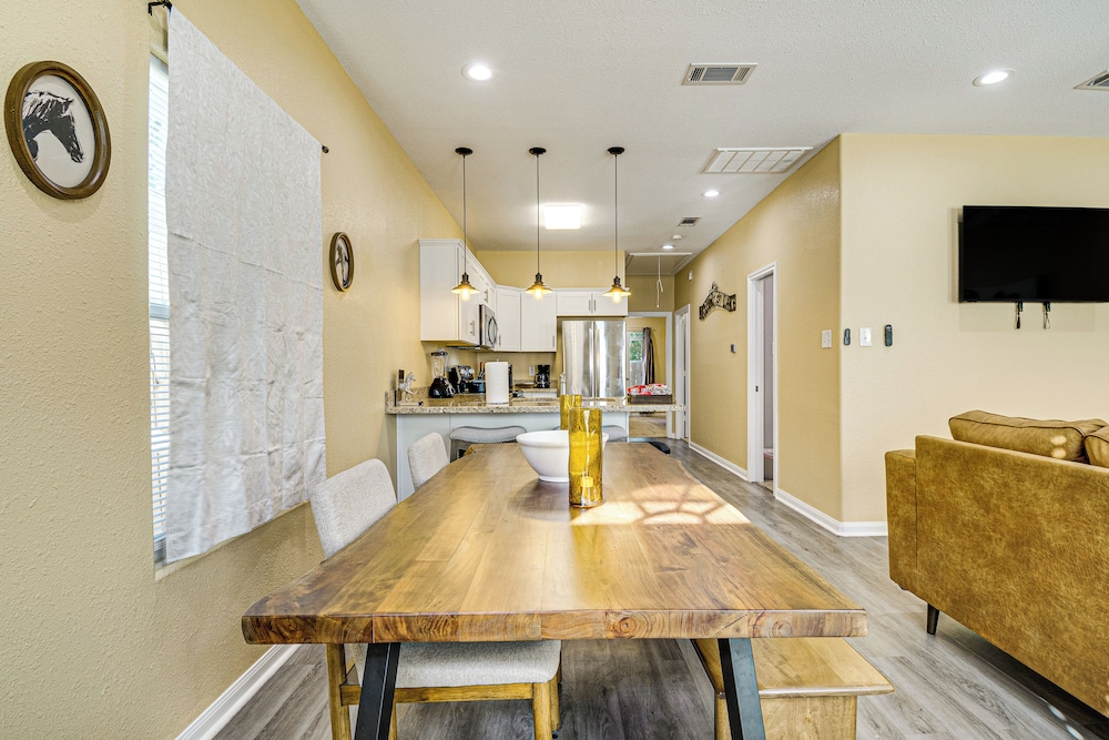 Pet-friendly Home 2 Miles to Lake Conroe! view 5
