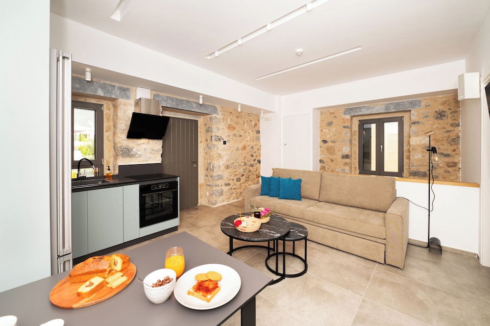Cardamilia Suites