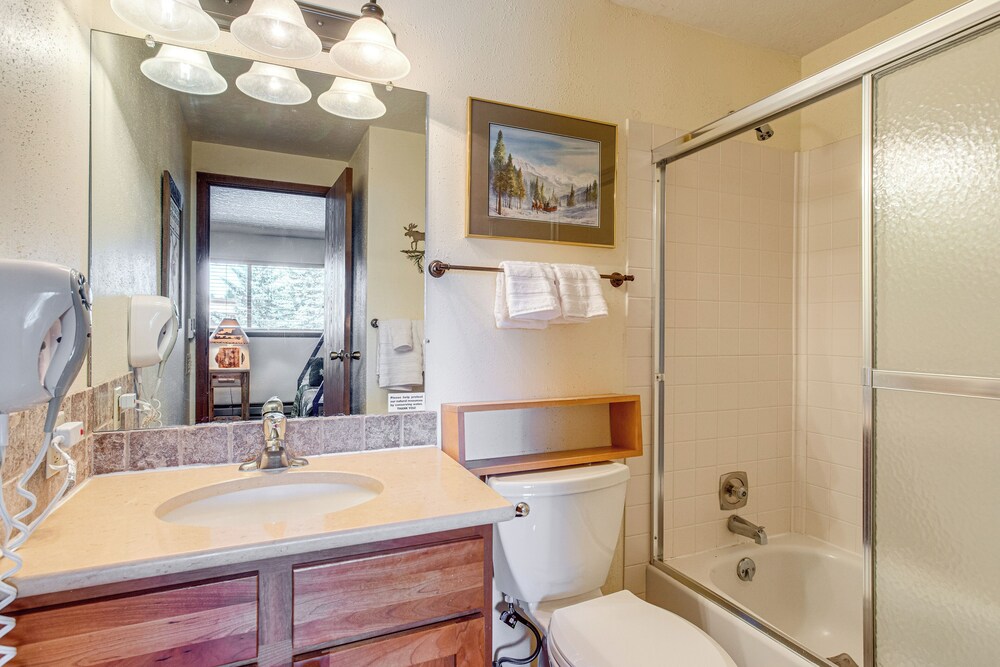 2 Mi to Winter Park Resort: Mtn-view Haven!
